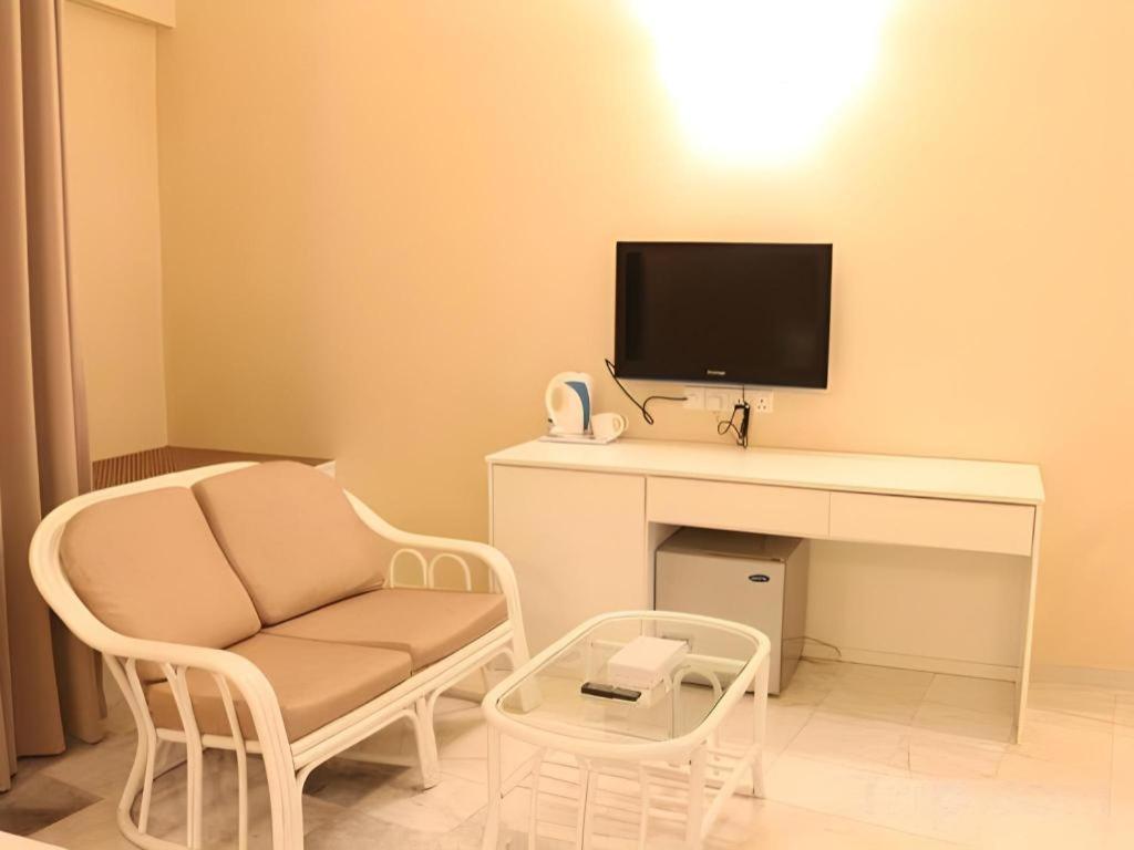 Stallions Suites Penang Jelutong Buitenkant foto