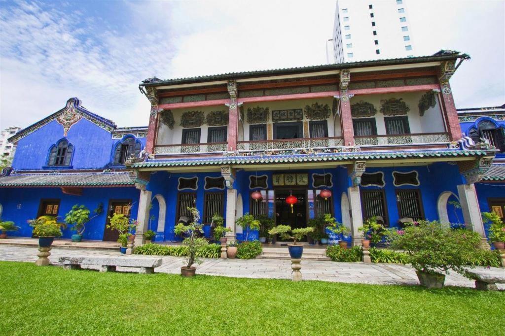 Stallions Suites Penang Jelutong Buitenkant foto