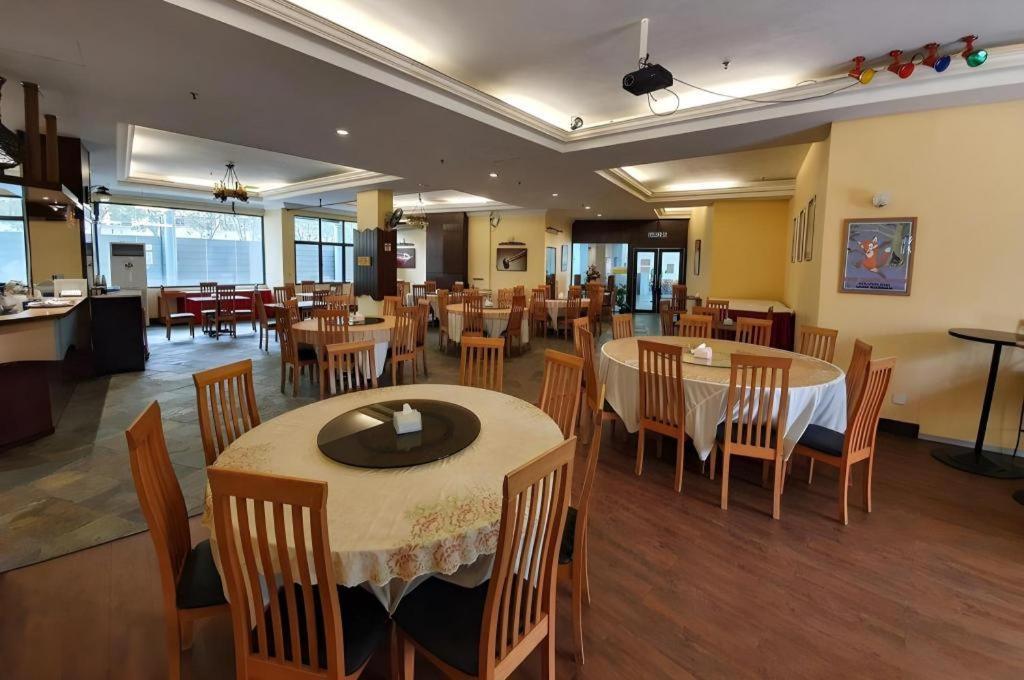 Stallions Suites Penang Jelutong Buitenkant foto