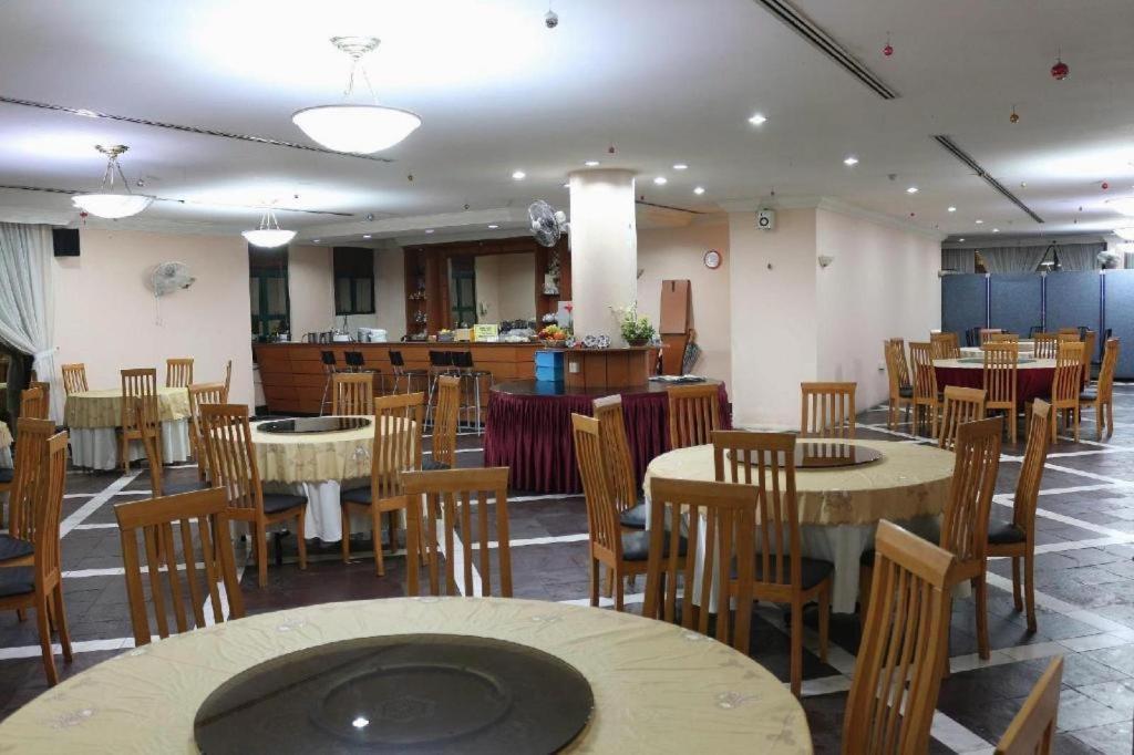 Stallions Suites Penang Jelutong Buitenkant foto