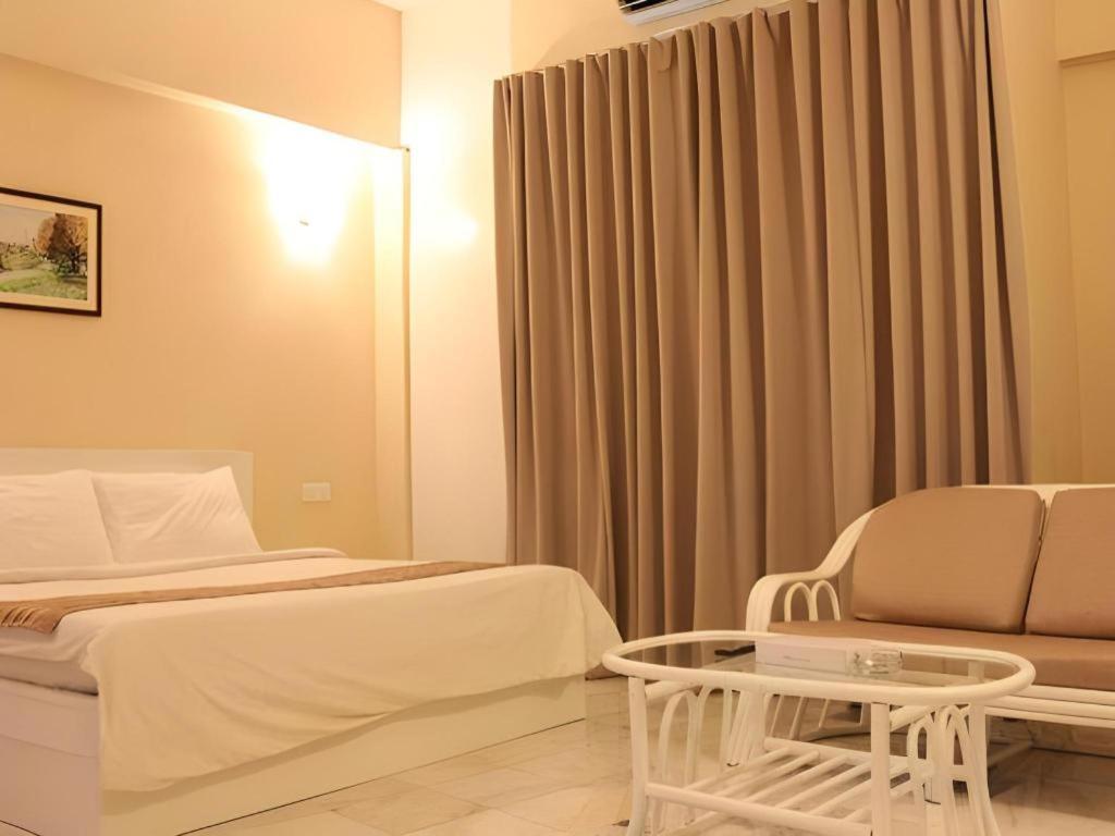 Stallions Suites Penang Jelutong Buitenkant foto