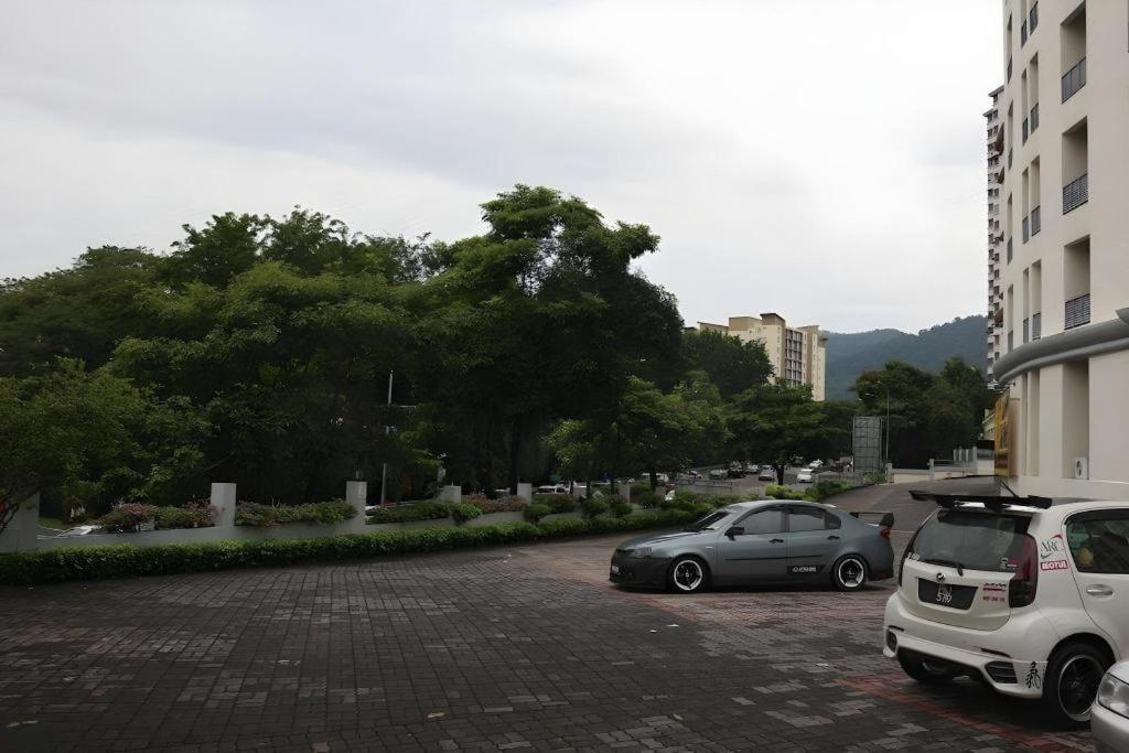 Stallions Suites Penang Jelutong Buitenkant foto