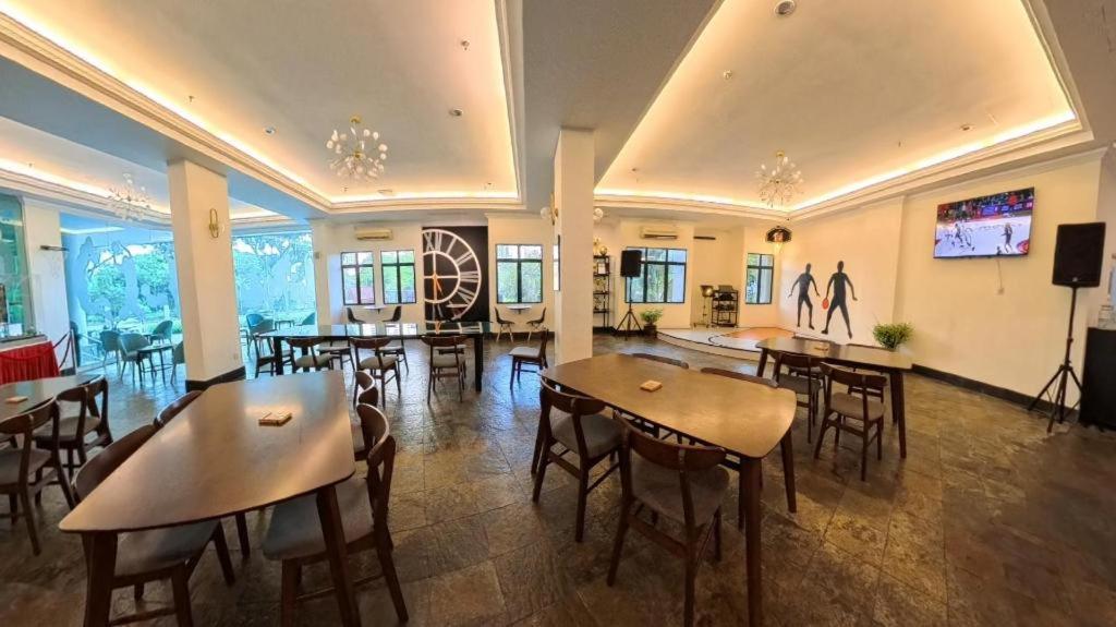 Stallions Suites Penang Jelutong Buitenkant foto