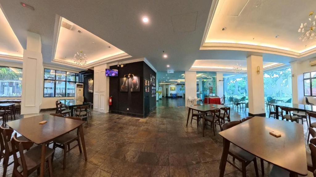 Stallions Suites Penang Jelutong Buitenkant foto