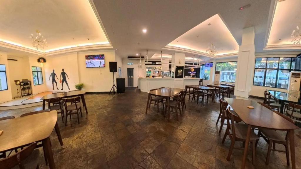 Stallions Suites Penang Jelutong Buitenkant foto