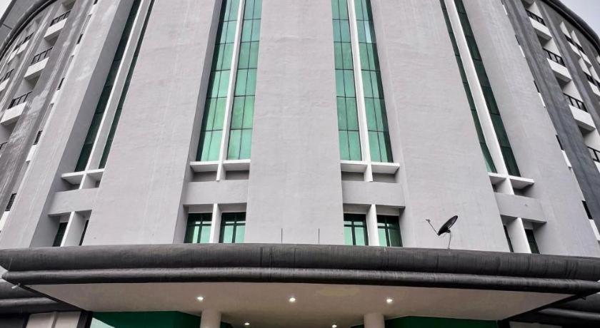 Stallions Suites Penang Jelutong Buitenkant foto