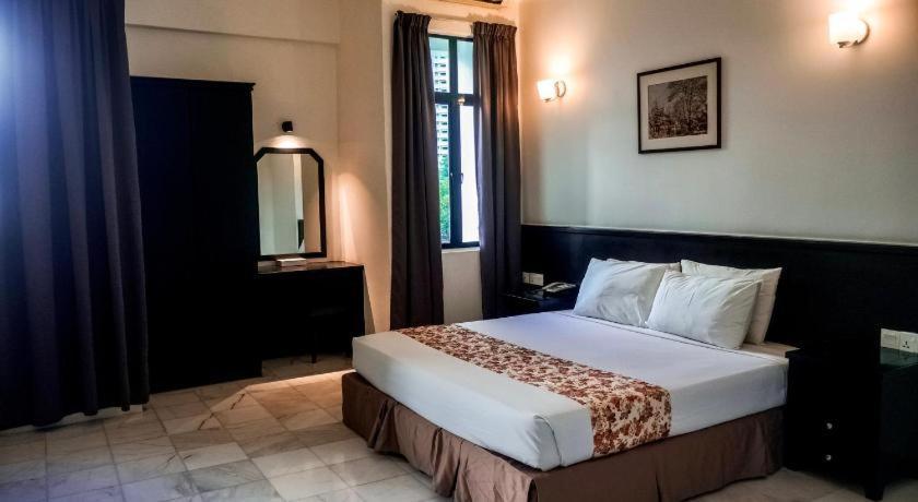 Stallions Suites Penang Jelutong Buitenkant foto