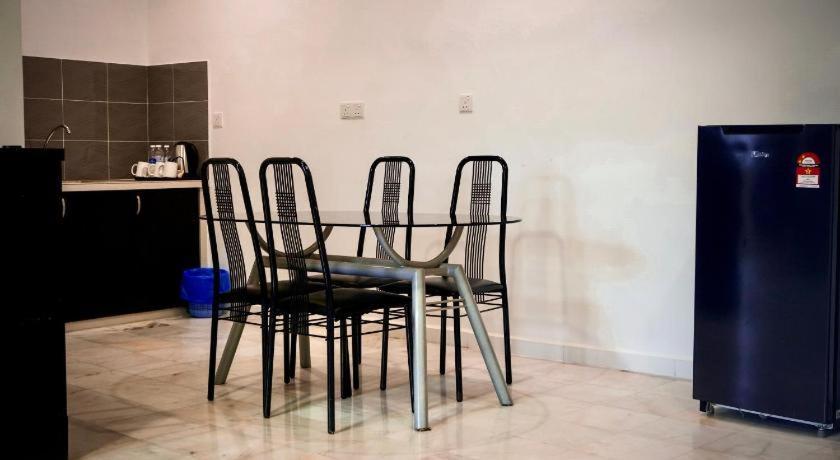 Stallions Suites Penang Jelutong Buitenkant foto