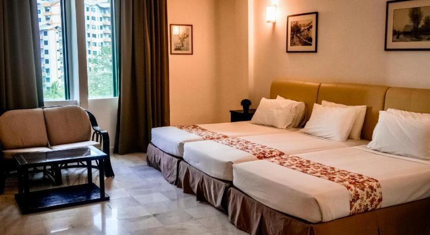 Stallions Suites Penang Jelutong Buitenkant foto