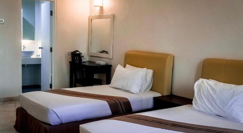Stallions Suites Penang Jelutong Buitenkant foto