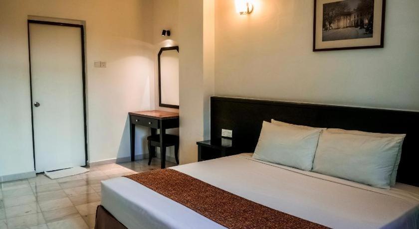 Stallions Suites Penang Jelutong Buitenkant foto