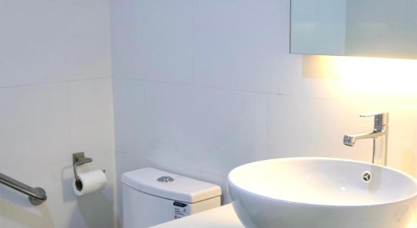 Stallions Suites Penang Jelutong Buitenkant foto