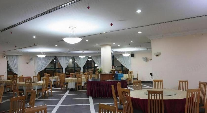 Stallions Suites Penang Jelutong Buitenkant foto