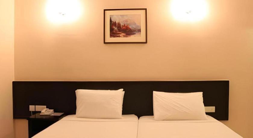 Stallions Suites Penang Jelutong Buitenkant foto