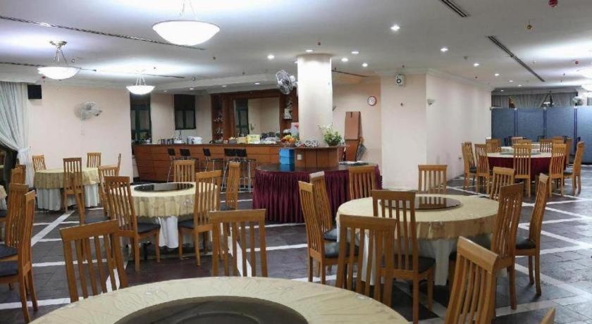 Stallions Suites Penang Jelutong Buitenkant foto