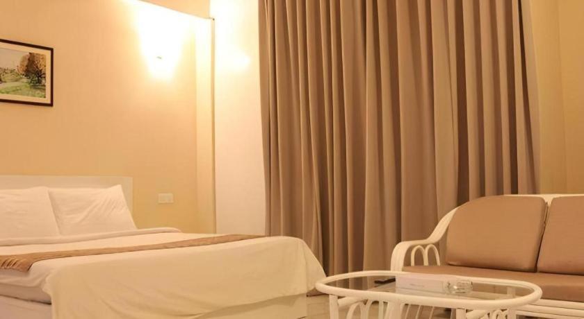Stallions Suites Penang Jelutong Buitenkant foto