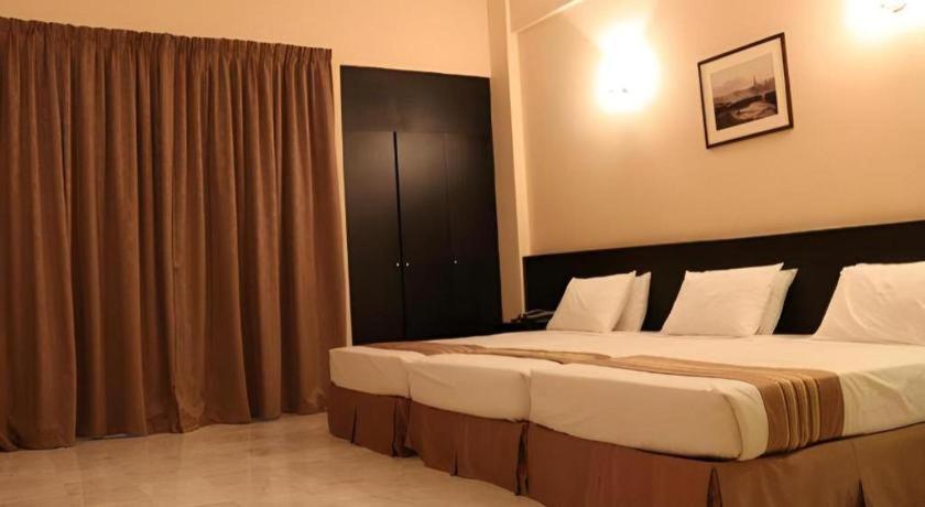 Stallions Suites Penang Jelutong Buitenkant foto