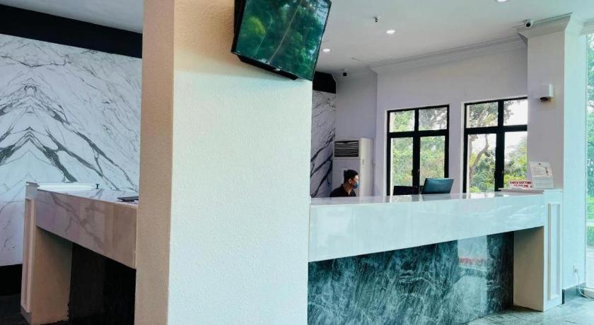 Stallions Suites Penang Jelutong Buitenkant foto