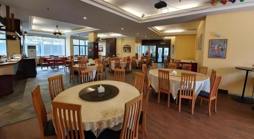 Stallions Suites Penang Jelutong Buitenkant foto