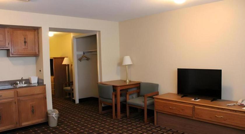 Stallions Suites Penang Jelutong Buitenkant foto