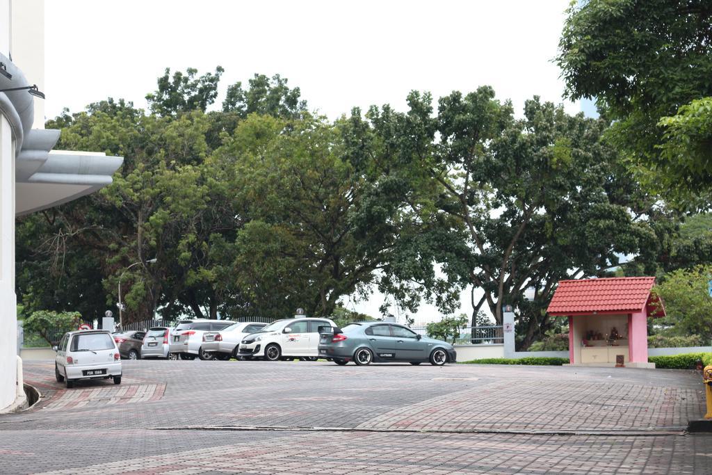 Stallions Suites Penang Jelutong Buitenkant foto