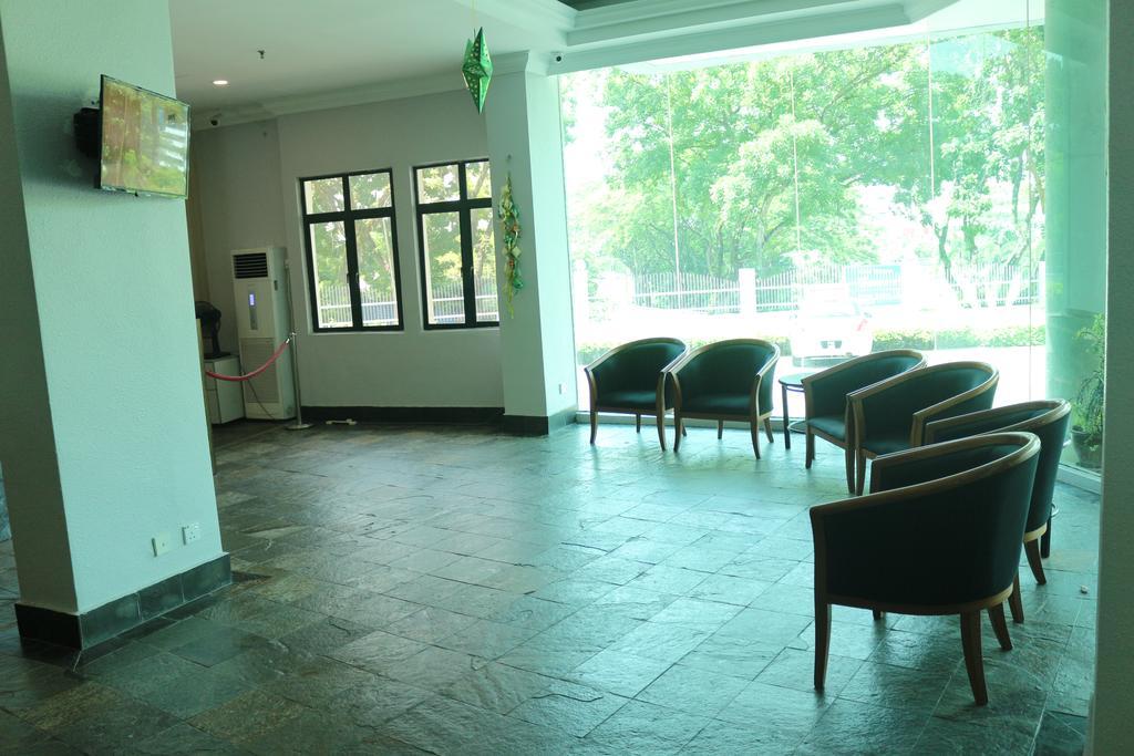 Stallions Suites Penang Jelutong Buitenkant foto