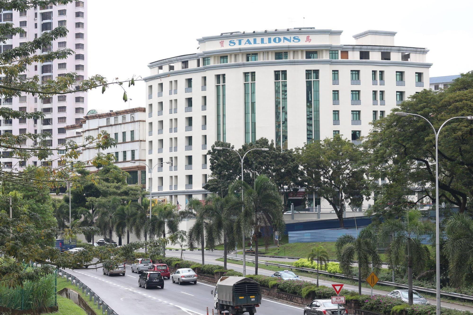 Stallions Suites Penang Jelutong Buitenkant foto